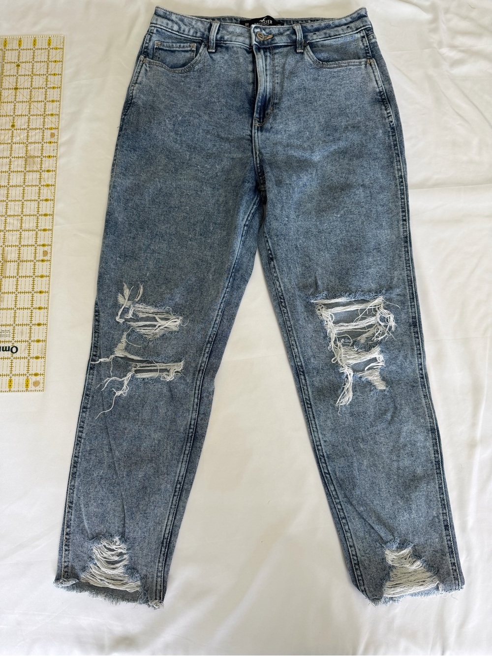 Hollister Light Wash ultra High-Rise Mom Jean Vintage Stretch